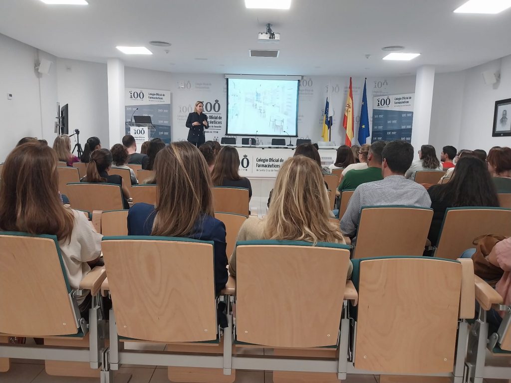 Acto de la Campaña de Prevención del Cáncer de Piel celebrada en el Salón de Actos del Colegio.