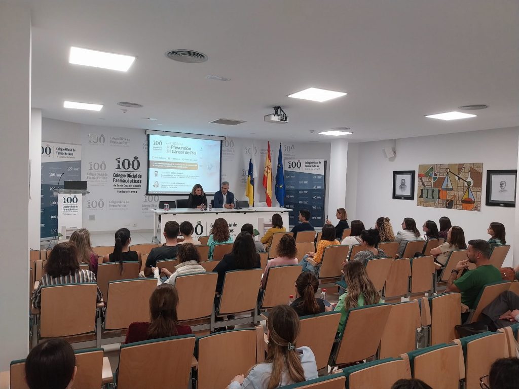 Acto de la Campaña de Prevención del Cáncer de Piel celebrada en el Salón de Actos del Colegio.